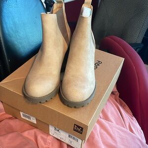 Brand new beige women’s boots